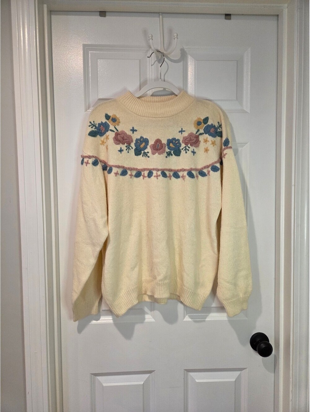 Alfred Dunner Cream Floral Embroidered Pullover Sweater Size 42